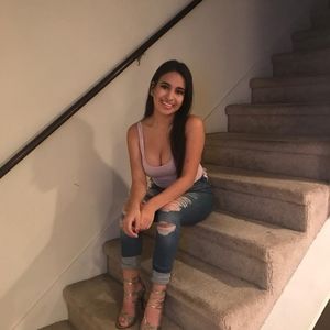 Meet your Posher, Leslie